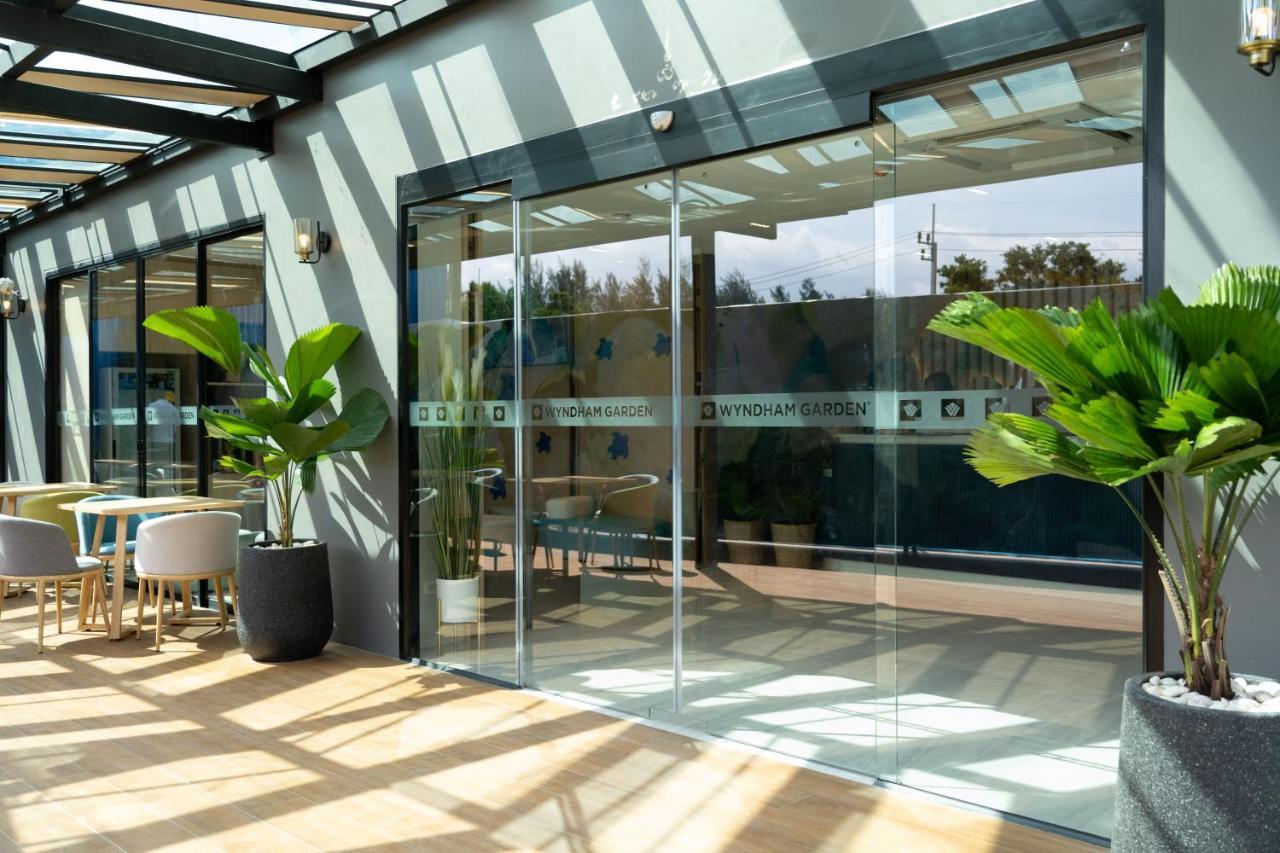 Отель Wyndham Garden Naithon Phuket Экстерьер фото