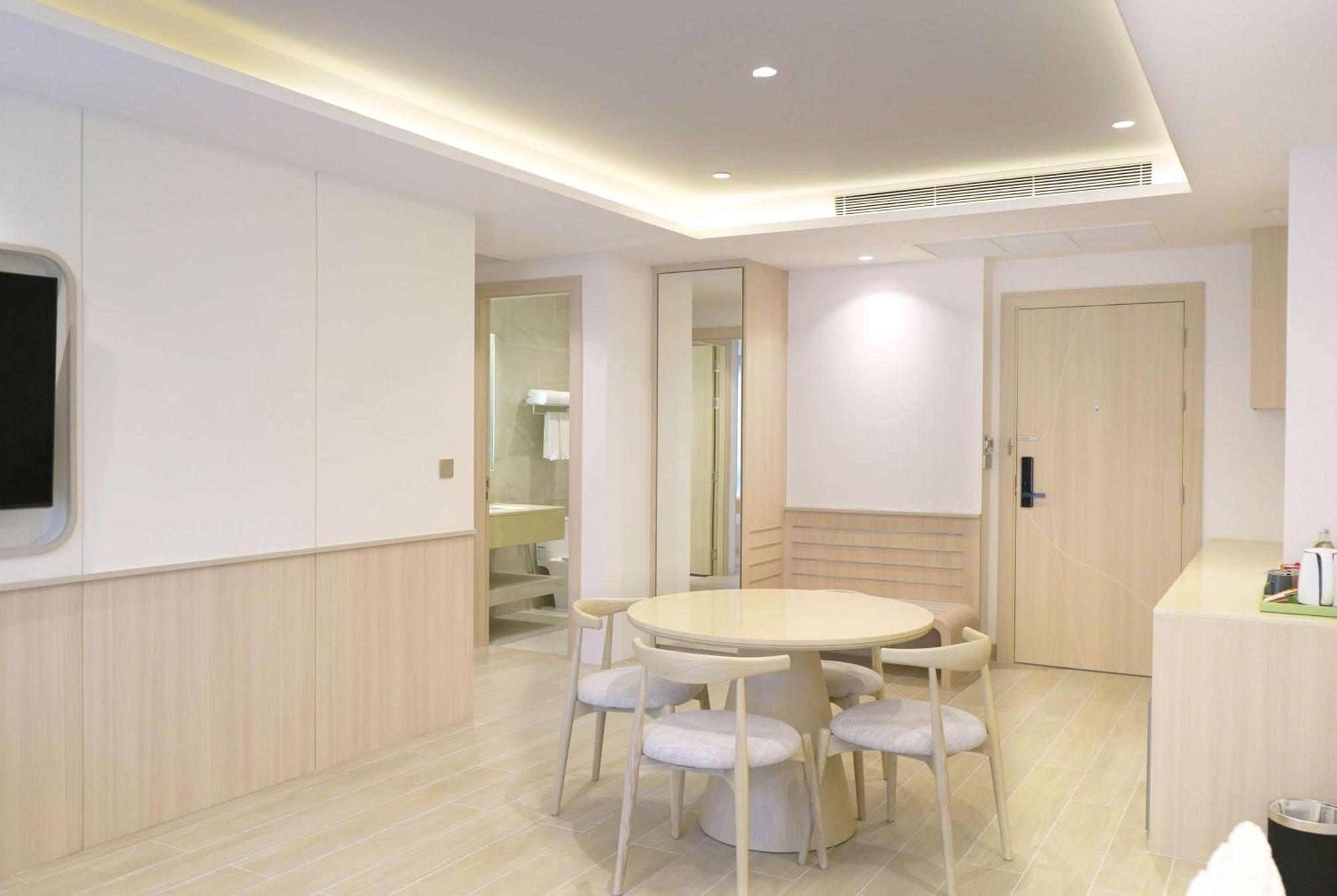 Отель Wyndham Garden Naithon Phuket Экстерьер фото